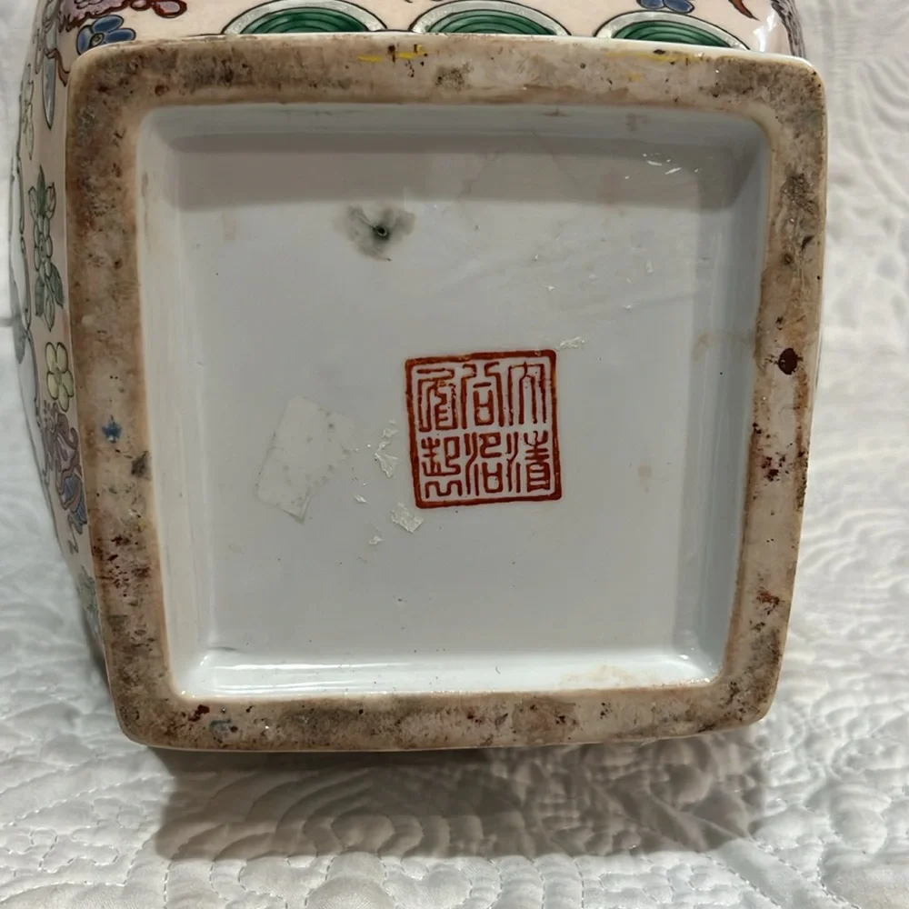 Beautiful‎ large elephant handled Oriental vase